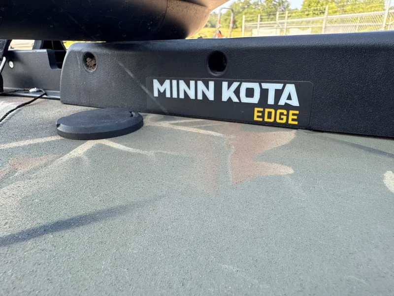 Slide: The Image of Tracker 1754SC 2023 - 14