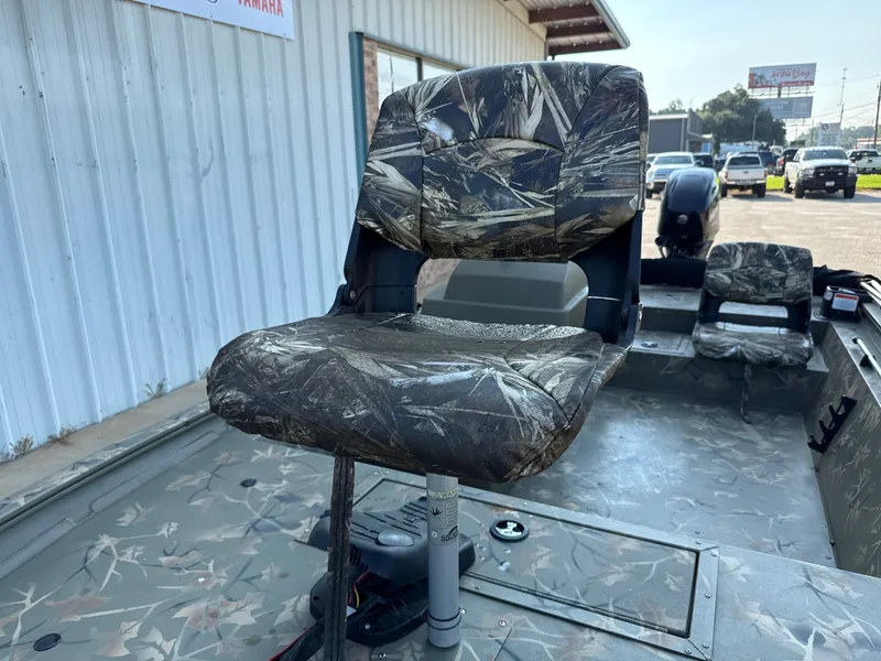 Slide: The Image of Tracker 1754SC 2023 - 16