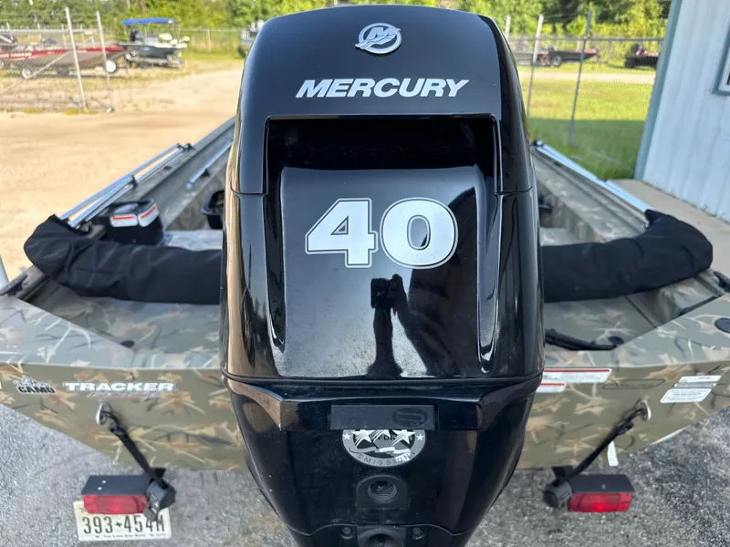 Slide: The Image of Tracker 1754SC 2023 - 7