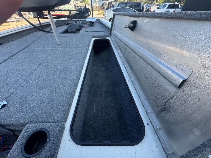 Slide: The Image of Tracker Pro 190 TE 2022 - 16