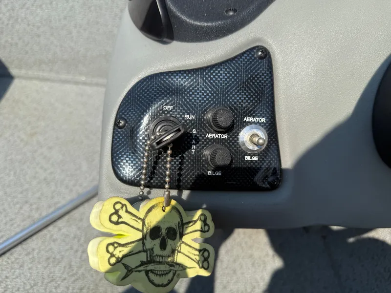 Slide: The Image of Tracker Pro 170 2017 - 12