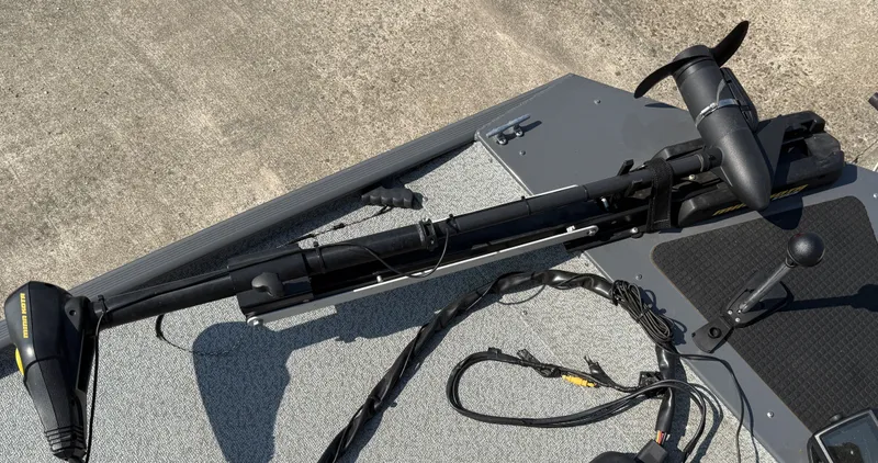 Slide: The Image of Tracker Pro 170 2017 - 18