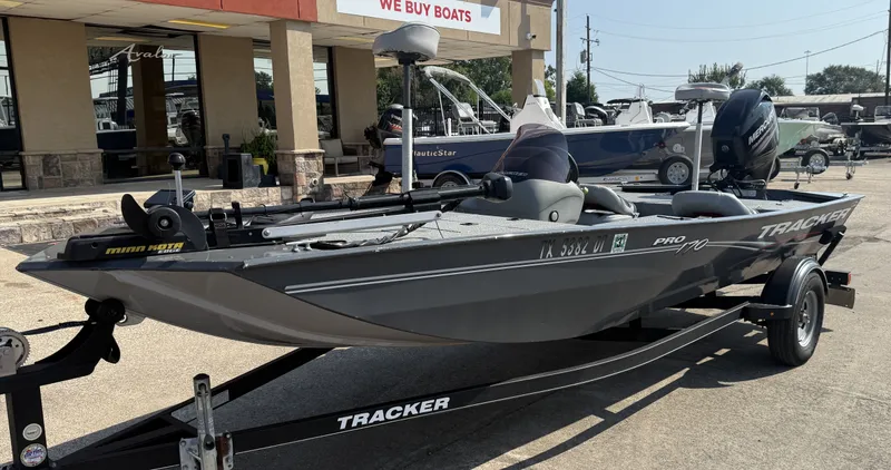 Slide: The Image of Tracker Pro 170 2017 - 3