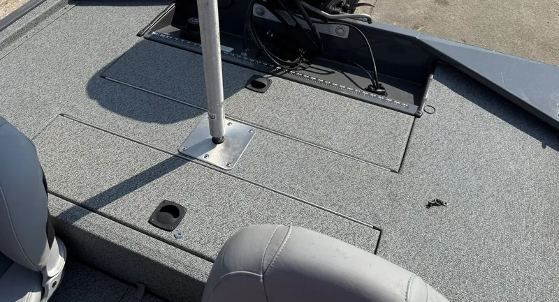 Slide: The Image of Tracker Pro 170 2017 - 9