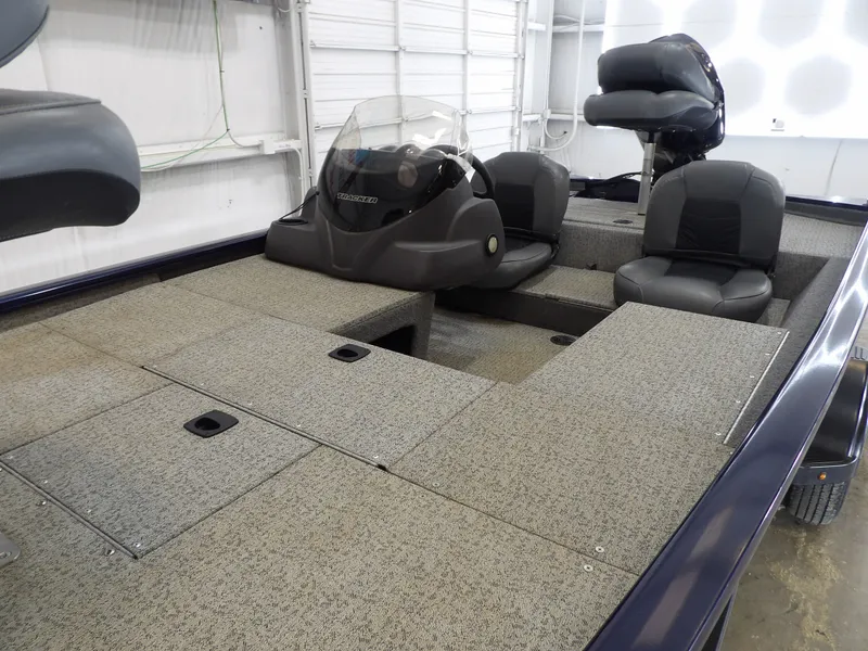 Slide: The Image of Tracker Pro 170 2020 - 11