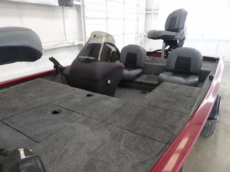 Slide: The Image of Tracker Pro 170 2019 - 11