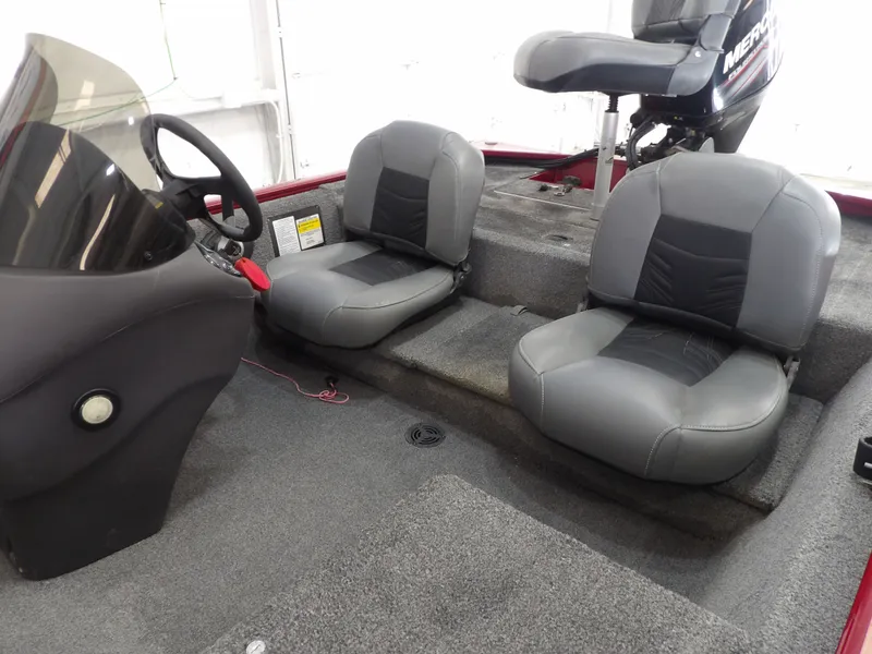 Slide: The Image of Tracker Pro 170 2019 - 12