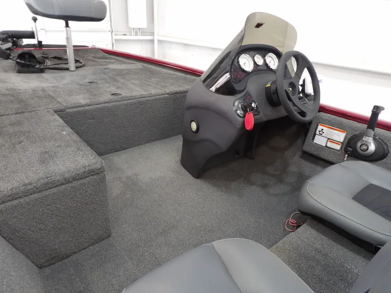 Slide: The Image of Tracker Pro 170 2019 - 15