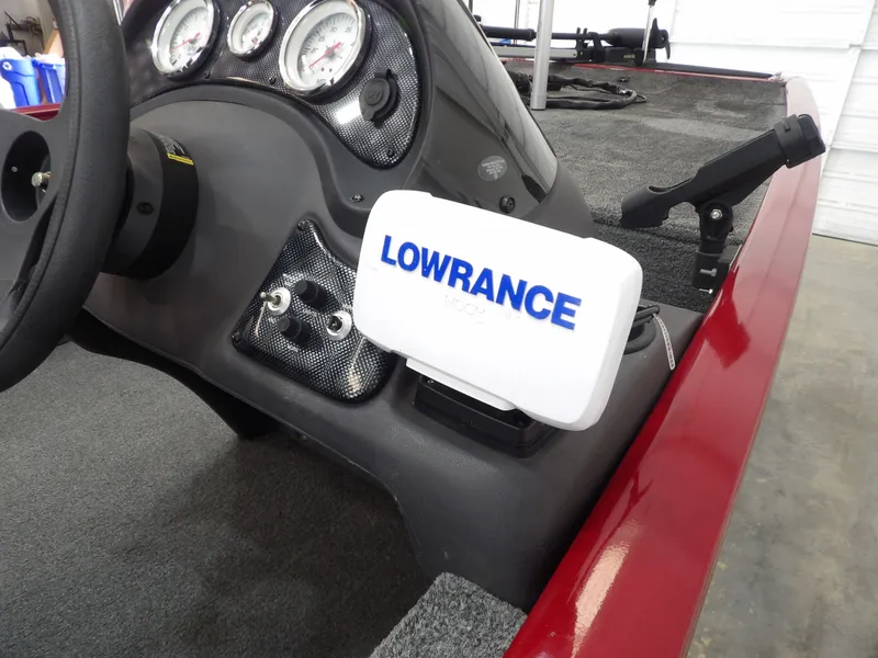 Slide: The Image of Tracker Pro 170 2019 - 18