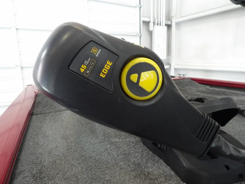 Slide: The Image of Tracker Pro 170 2019 - 9