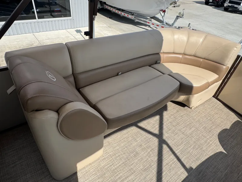 Slide: The Image of Veranda V2275RC 2017 - 14