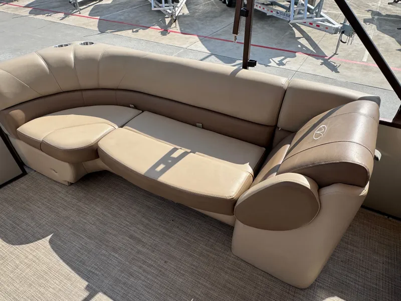 Slide: The Image of Veranda V2275RC 2017 - 15