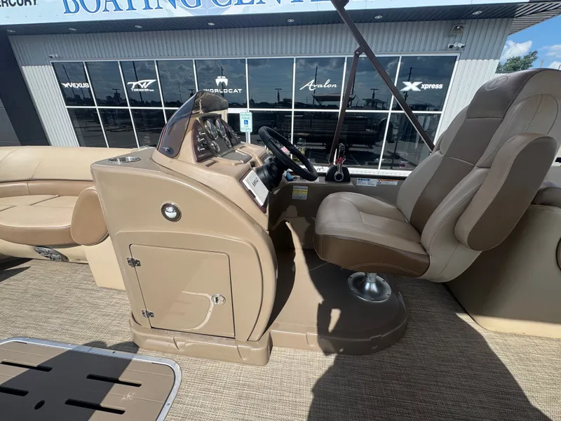 Slide: The Image of Veranda V2275RC 2017 - 19