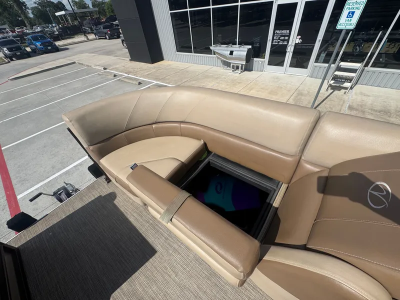 Slide: The Image of Veranda V2275RC 2017 - 24