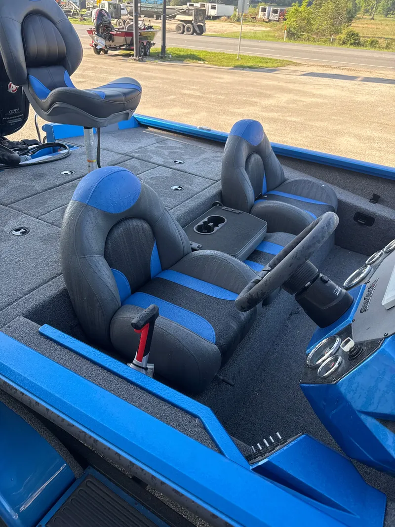 Slide: The Image of Interior of a 2025 Vexus AVX1880 boat with blue seating. - 37