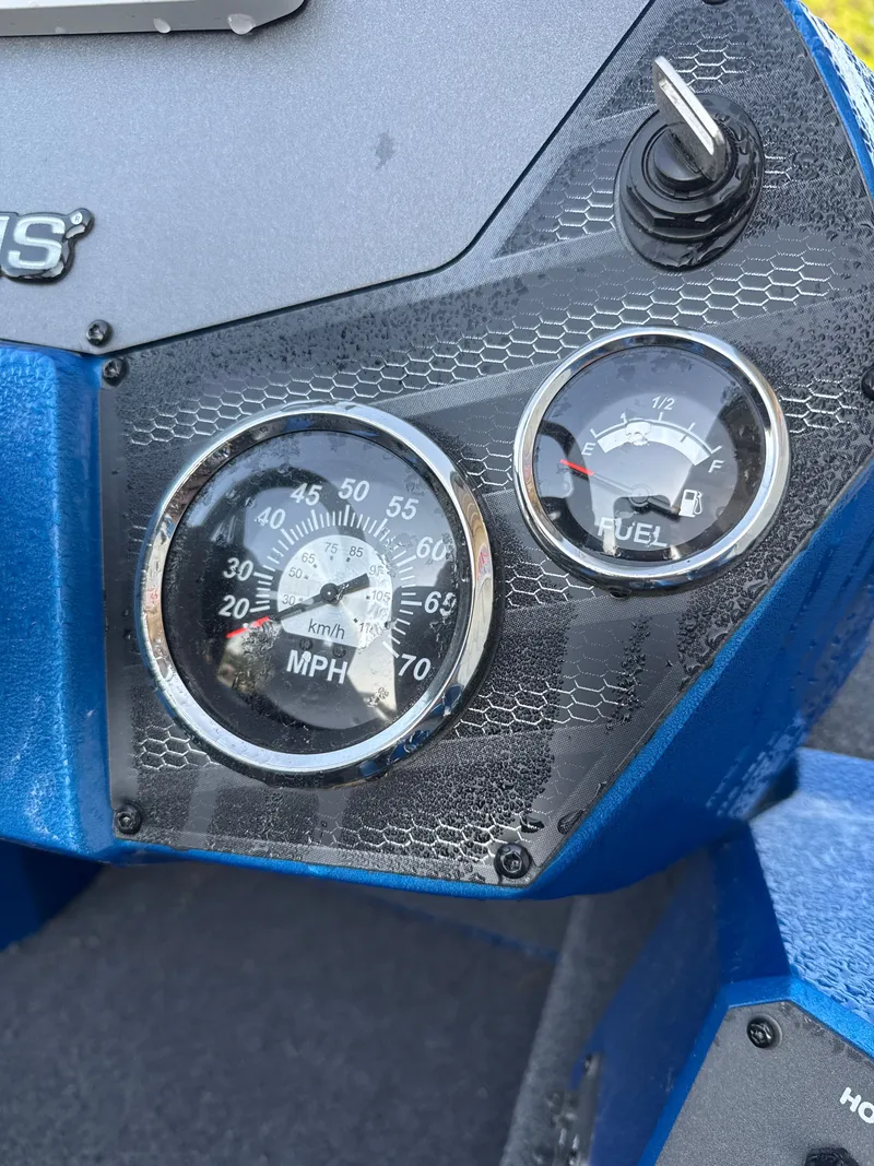 Slide: The Image of Dashboard of Vexus AVX1880 boat, speedometer and fuel gauge, 2025 model. - 40