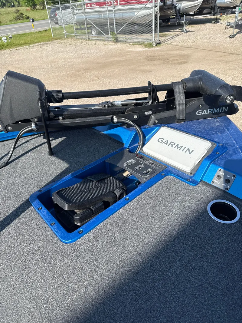 Slide: The Image of 2025 Vexus AVX1880 boat with Garmin equipment on deck. - 43