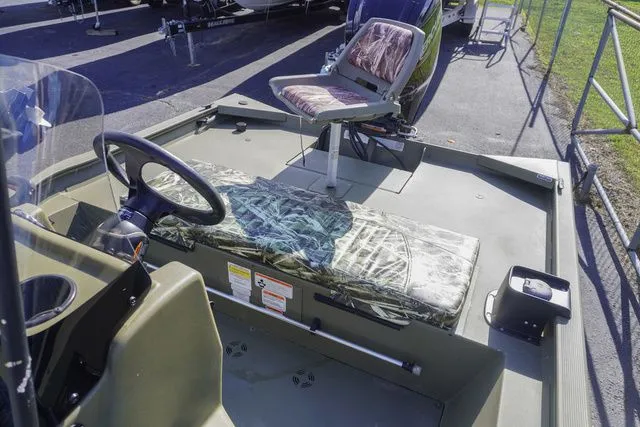 Slide: The Image of Tracker Grizzly 1860 MVX 2024 - 10