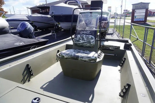 Slide: The Image of Tracker Grizzly 1860 MVX 2024 - 14