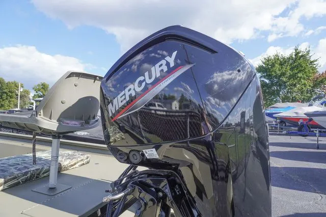 Slide: The Image of Tracker Grizzly 1860 MVX 2024 - 18