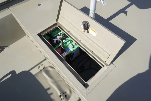 Slide: The Image of Tracker Grizzly 1860 MVX 2024 - 4