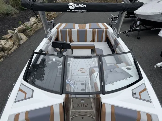 Slide: The Image of Malibu Wakesetter 21 LX 2026 - 4