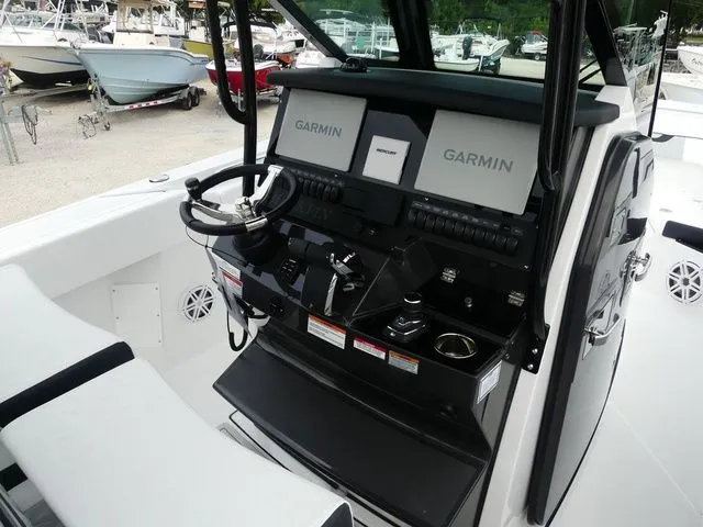 Slide: The Image of Blackfin 272 CC 2026 - 14