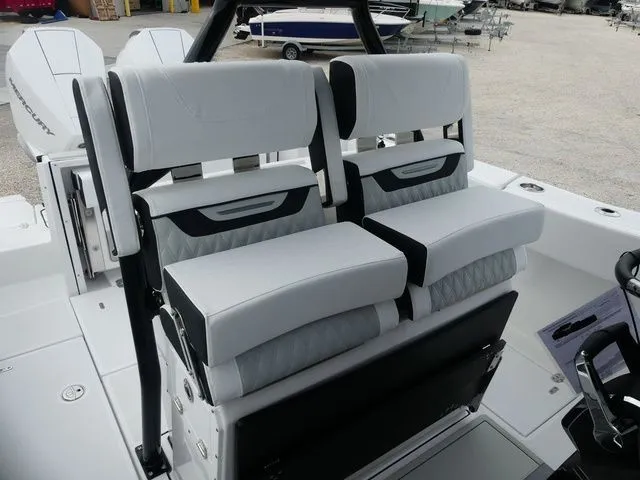 Slide: The Image of Blackfin 272 CC 2026 - 15