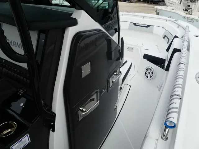 Slide: The Image of Blackfin 272 CC 2026 - 16