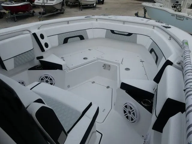 Slide: The Image of Blackfin 272 CC 2026 - 17