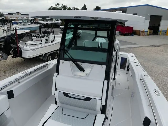 Slide: The Image of Blackfin 272 CC 2026 - 20