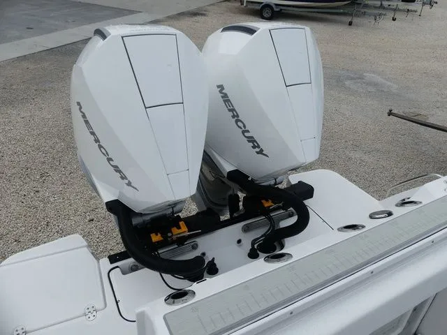 Slide: The Image of Blackfin 272 CC 2026 - 9