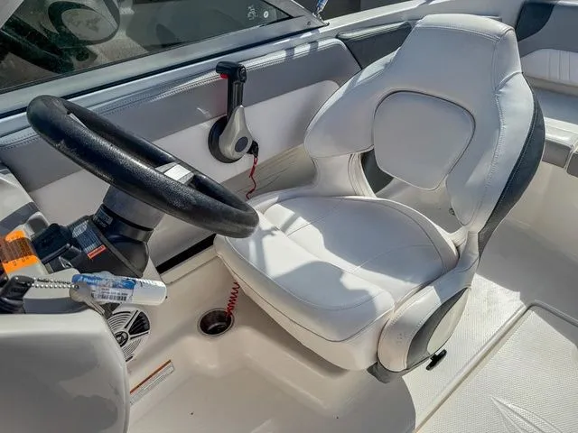 Slide: The Image of Chaparral 19 SSi 2020 - 15