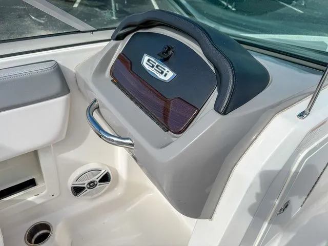 Slide: The Image of Chaparral 19 SSi 2020 - 17