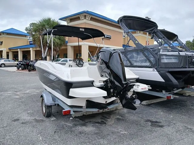 Slide: The Image of Other BAYLINER 2025 - 4