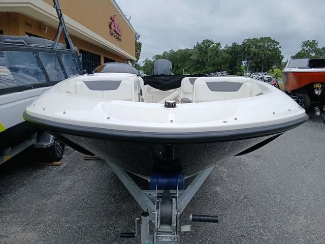 Slide: The Image of Other BAYLINER 2025 - 6