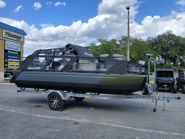 Slide: The Image of Sea-Doo Switch Fish™ 21 - 230 hp Galvanized 2026 - 14