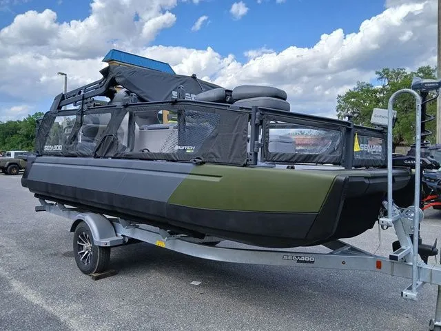 Slide: The Image of Sea-Doo Switch Fish™ 21 - 230 hp Galvanized 2026 - 15