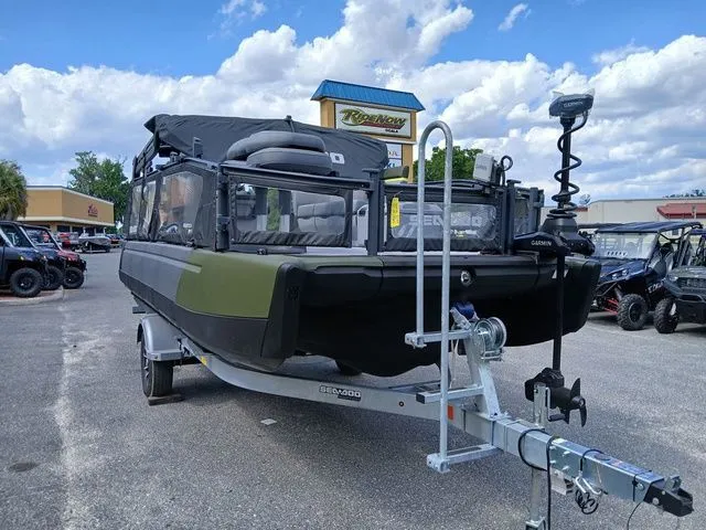 Slide: The Image of Sea-Doo Switch Fish™ 21 - 230 hp Galvanized 2026 - 16