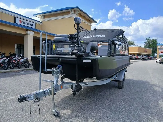 Slide: The Image of Sea-Doo Switch Fish™ 21 - 230 hp Galvanized 2026 - 18