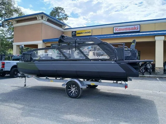 Slide: The Image of Sea-Doo Switch Fish™ 21 - 230 hp Galvanized 2026 - 3