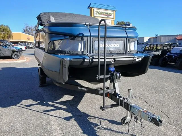 Slide: The Image of Sea-Doo Switch Cruise™ 21 - 230 Hp Painted 2026 - 10