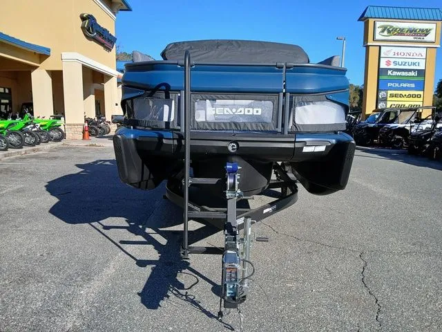 Slide: The Image of Sea-Doo Switch Cruise™ 21 - 230 Hp Painted 2026 - 11