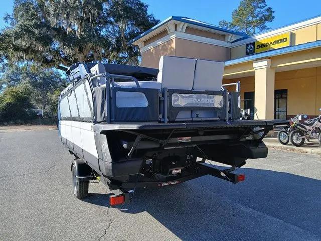 Slide: The Image of Sea-Doo Switch Cruise™ 21 - 230 Hp Painted 2026 - 17