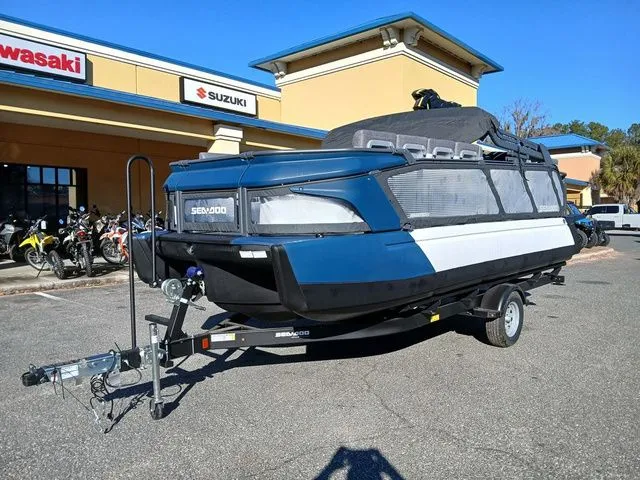 Slide: The Image of Sea-Doo Switch Cruise™ 21 - 230 Hp Painted 2026 - 18