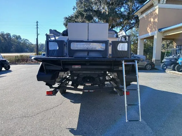 Slide: The Image of Sea-Doo Switch Cruise™ 21 - 230 Hp Painted 2026 - 4