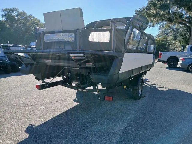 Slide: The Image of Sea-Doo Switch Cruise™ 21 - 230 Hp Painted 2026 - 6