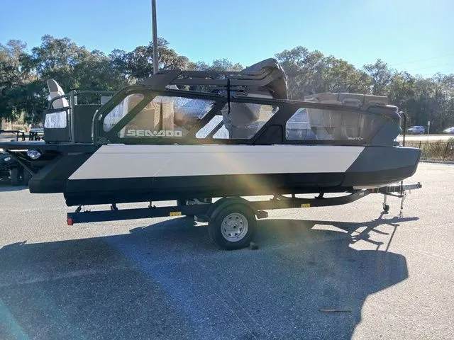 Slide: The Image of Sea-Doo Switch Cruise™ 21 - 230 Hp Painted 2026 - 8