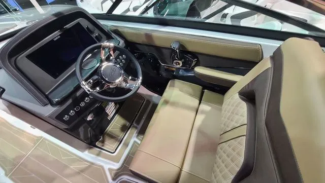 Slide: The Image of Monterey 258SS Super Sport 2025 - 3