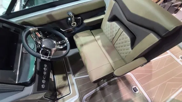 Slide: The Image of Monterey 258SS Super Sport 2025 - 8